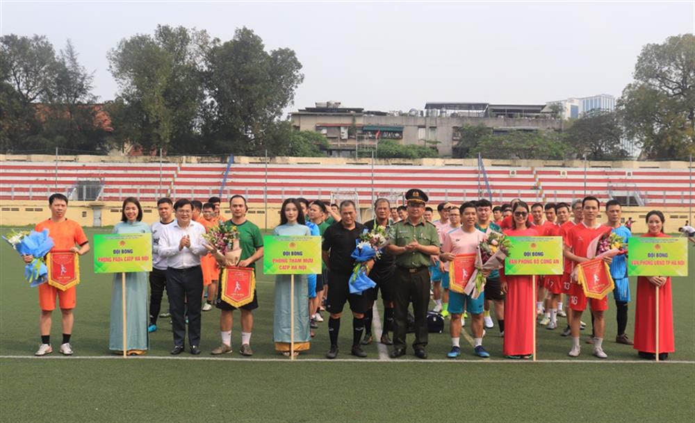 足球赛庆祝人民公安咨询部队传统节日78周年